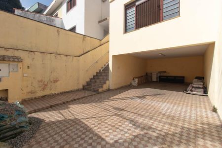 Casa à venda com 88m², 2 quartos e 4 vagas Casa à venda com 88m², 2 quartos e 4 vagasFachada
