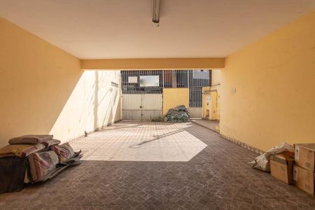 Casa à venda com 88m², 2 quartos e 4 vagas Casa à venda com 88m², 2 quartos e 4 vagasGaragem