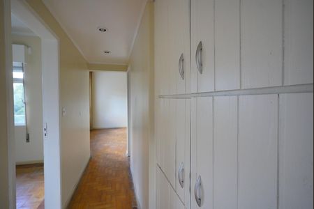 Corredor de apartamento para alugar com 3 quartos, 92m² em São João, Porto Alegre