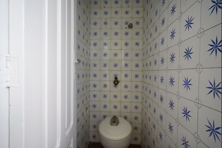 Banheiro de serviço de apartamento para alugar com 3 quartos, 92m² em São João, Porto Alegre