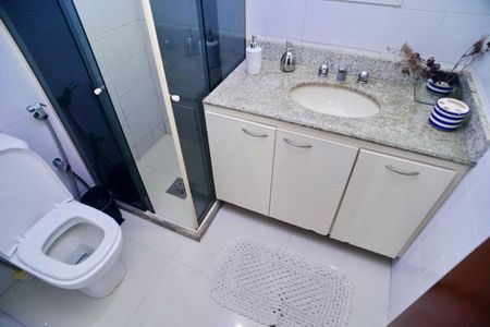 Banheiro Social de apartamento para alugar com 3 quartos, 110m² em Barra da Tijuca, Rio de Janeiro