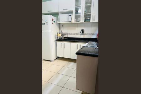 Cozinha de casa de condomínio para alugar com 2 quartos, 85m² em Célula Mater, Cabo Frio