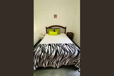 Quarto de casa de condomínio para alugar com 2 quartos, 85m² em Célula Mater, Cabo Frio