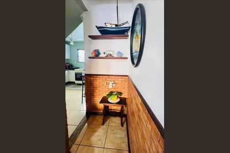Sala de casa de condomínio para alugar com 2 quartos, 85m² em Célula Mater, Cabo Frio