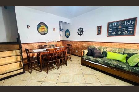 Sala de casa de condomínio para alugar com 2 quartos, 85m² em Célula Mater, Cabo Frio