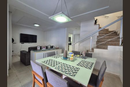 Casa de condomínio para alugar com 220m², 3 quartos e 3 vagas
