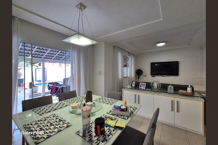 Casa de Condomínio para alugar com 3 quartos, 220m² em Vargem Pequena, Rio de Janeiro