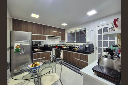 Casa de condomínio para alugar com 220m², 3 quartos e 3 vagas