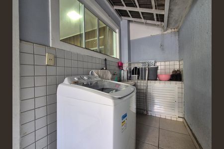 Casa de condomínio para alugar com 220m², 3 quartos e 3 vagas
