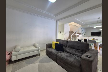 Casa de condomínio para alugar com 220m², 3 quartos e 3 vagas