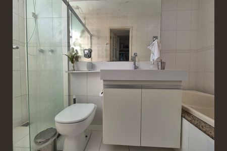 Casa de condomínio para alugar com 220m², 3 quartos e 3 vagas
