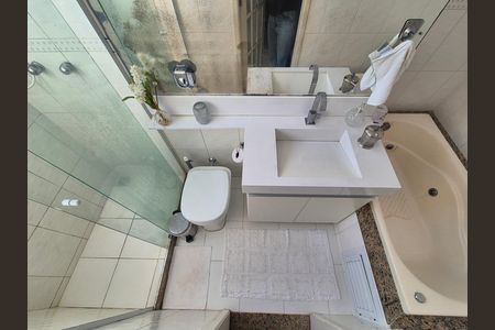 Casa de condomínio para alugar com 220m², 3 quartos e 3 vagas