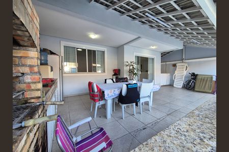 Casa de condomínio para alugar com 220m², 3 quartos e 3 vagas