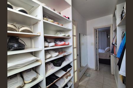 Casa de condomínio para alugar com 220m², 3 quartos e 3 vagas