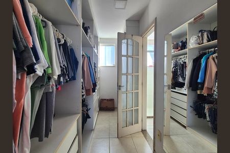 Casa de condomínio para alugar com 220m², 3 quartos e 3 vagas