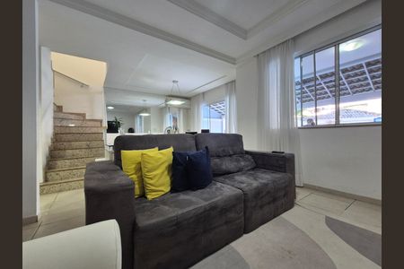 Casa de condomínio para alugar com 220m², 3 quartos e 3 vagas