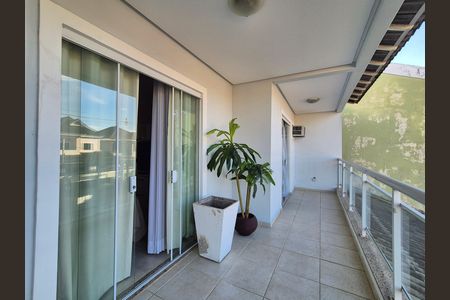 Casa de condomínio para alugar com 220m², 3 quartos e 3 vagas
