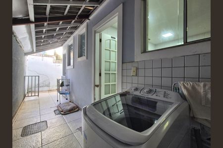 Casa de condomínio para alugar com 220m², 3 quartos e 3 vagas