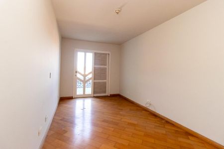 Casa à venda com 216m², 3 quartos e 4 vagasQuarto 2 - Suíte