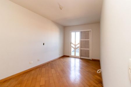 Casa à venda com 216m², 3 quartos e 4 vagasQuarto 2 - Suíte