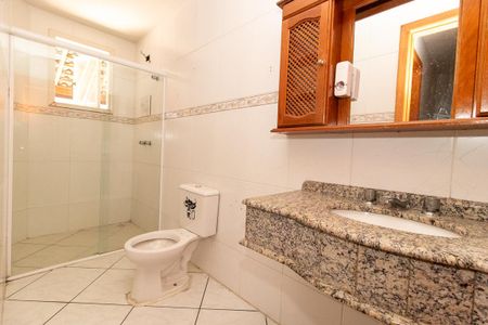 Casa à venda com 216m², 3 quartos e 4 vagasBanheiro Social