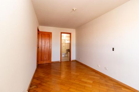 Casa à venda com 216m², 3 quartos e 4 vagasQuarto 2 - Suíte