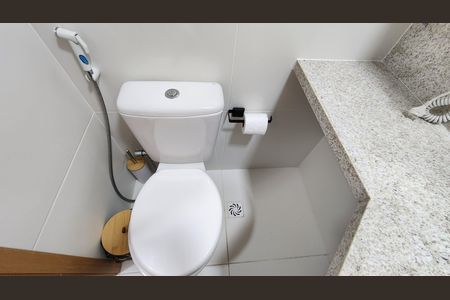 Banheiro  de kitnet/studio para alugar com 1 quarto, 18m² em Amaralina, Salvador