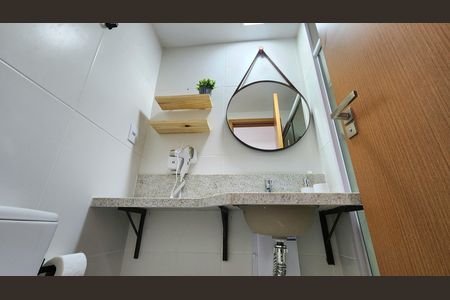 Banheiro  de kitnet/studio para alugar com 1 quarto, 18m² em Amaralina, Salvador