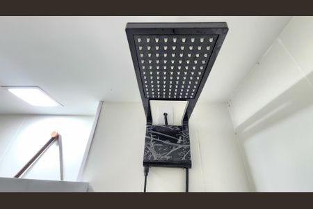 Banheiro  de kitnet/studio para alugar com 1 quarto, 18m² em Amaralina, Salvador