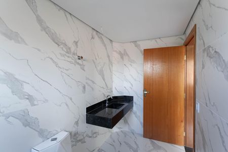 Casa de condomínio à venda com 127m², 2 quartos e 1 vaga Casa de condomínio à venda com 127m², 2 quartos e 1 vagaBanheiro da suíte