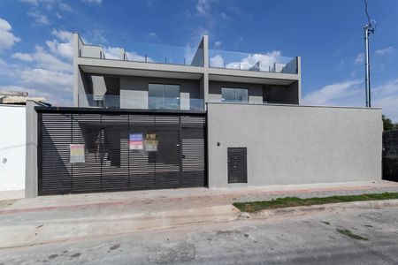 Casa de condomínio à venda com 127m², 2 quartos e 1 vaga Casa de condomínio à venda com 127m², 2 quartos e 1 vagaFachada