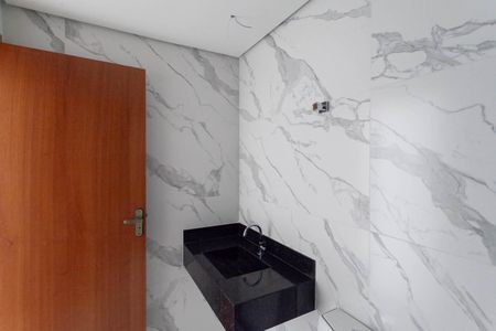 Casa de condomínio à venda com 127m², 2 quartos e 1 vaga Casa de condomínio à venda com 127m², 2 quartos e 1 vagaBanheiro social