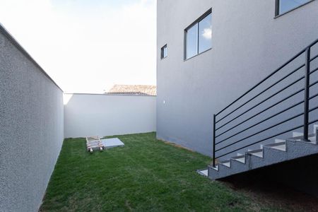 Casa de condomínio à venda com 127m², 2 quartos e 1 vaga Casa de condomínio à venda com 127m², 2 quartos e 1 vagaQuintal