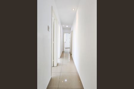 Apartamento para alugar com 120m², 3 quartos e sem vaga Apartamento para alugar com 120m², 3 quartos e sem vagaCorredor