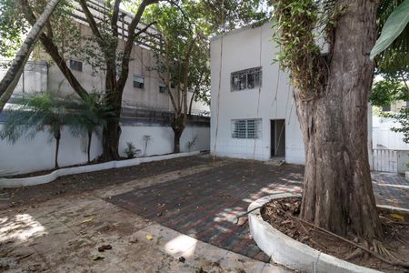 Casa para alugar com 612m², 5 quartos e 8 vagasÁrea de Serviço - Quintal