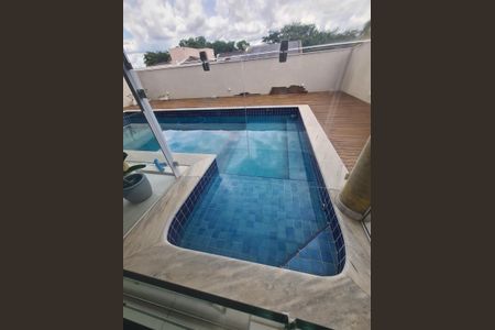 Casa à venda com 272m², 4 quartos e sem vaga