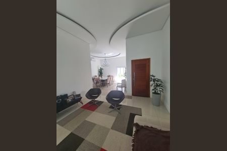 Casa à venda com 272m², 4 quartos e sem vaga
