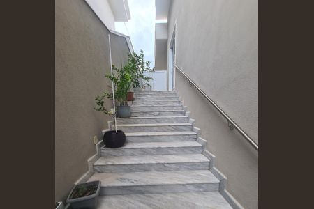 Casa à venda com 272m², 4 quartos e sem vaga