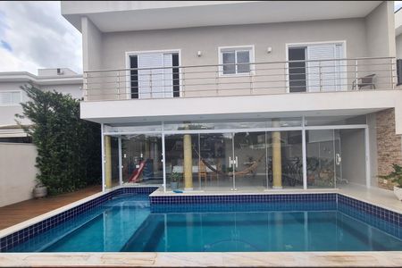 Casa à venda com 272m², 4 quartos e sem vaga