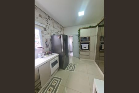 Casa à venda com 272m², 4 quartos e sem vaga
