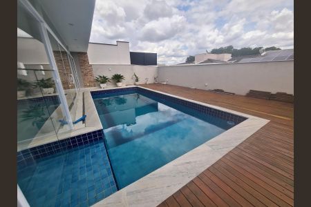 Casa à venda com 272m², 4 quartos e sem vaga
