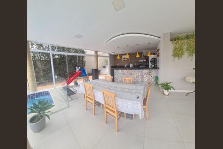 Casa à venda com 4 quartos, 272m² em Swiss Park, Campinas