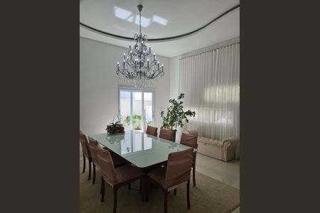 Casa à venda com 272m², 4 quartos e sem vaga