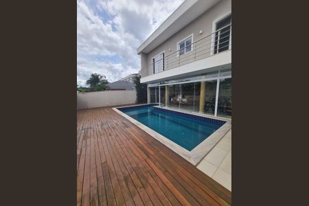 Casa à venda com 272m², 4 quartos e sem vaga