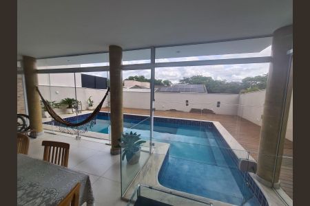 Casa à venda com 272m², 4 quartos e sem vaga