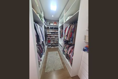 Casa à venda com 272m², 4 quartos e sem vaga
