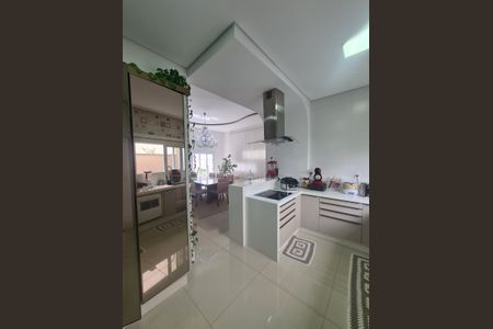 Casa à venda com 272m², 4 quartos e sem vaga