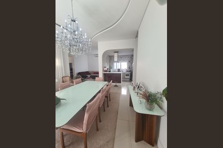 Casa à venda com 4 quartos, 272m² em Swiss Park, Campinas