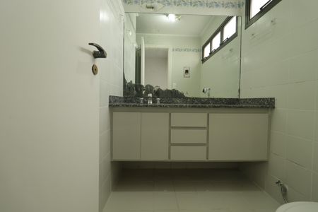 Apartamento à venda com 178m², 3 quartos e 3 vagasBanheiro da Suíte 1
