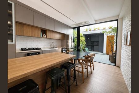 Casa à venda com 2 quartos, 160m² em Vila Bertioga, São Paulo